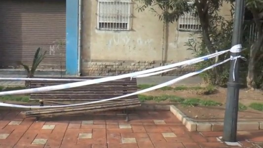 Mujer cayó desde un balcón y sobrevivió, pero golpeó contra un hombre que murió