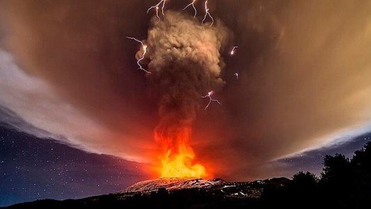 Video: impactante erupción del volcán Etna