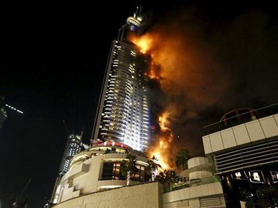 Incendio en un hotel de lujo de 70 pisos en Dubai