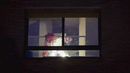 España: detuvieron a una pareja que convivió durante semanas con el cadáver de su hijo