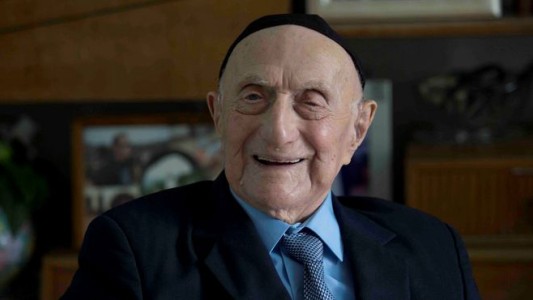 Un sobreviviente del Holocausto es el hombre más viejo del mundo