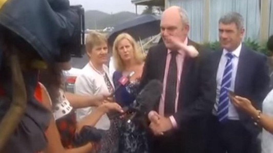 Nueva Zelanda: le tiraron a un político con un juguete erótico