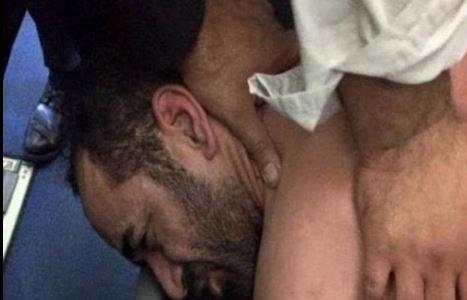 Un pasajero orinó sobre otro y causó una brutal pelea en pleno vuelo