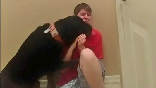 Estados Unidos: policías mataron a la joven con Asperger que recibía el cariño de su perro en YouTube