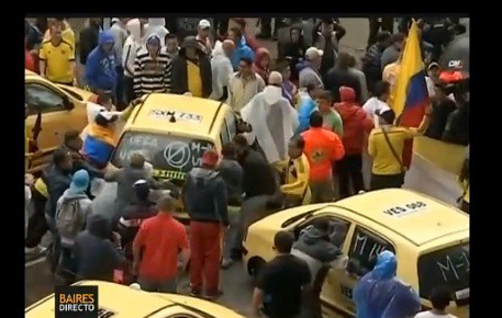 Violenta protesta de taxistas en Colombia