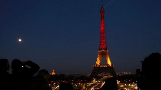 Blindan la Torre Eiffel