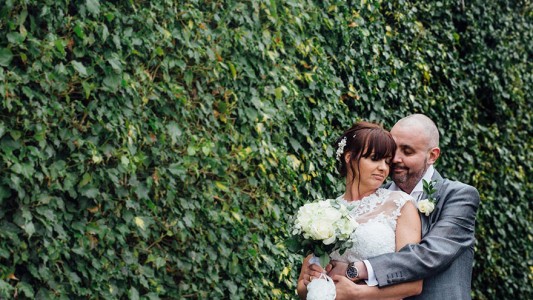 Conmovedor: Esta novia se rapó el pelo en su boda para acompañar a su amor