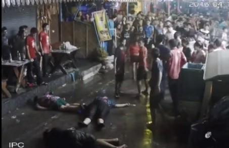 Video: brutal golpiza a una familia que paseaba por las calles de Tailandia durante sus vacaciones