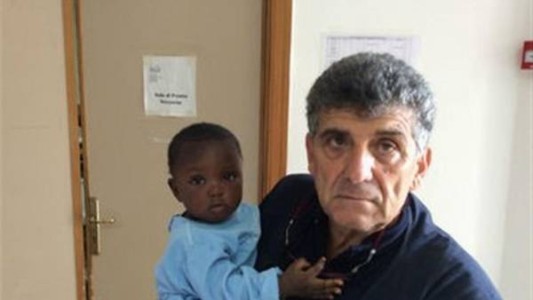 Favour, la beba que llegó sola a Lampedusa, conmueve al mundo