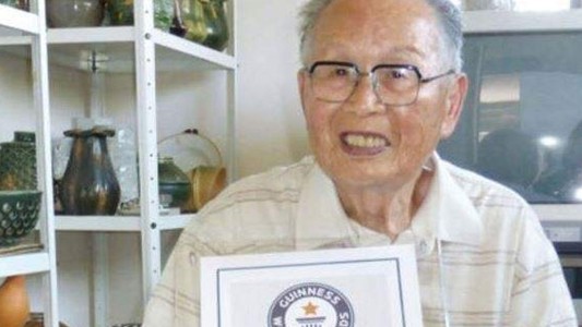 Nunca es tarde: un japonés terminó sus estudios a los 96 años