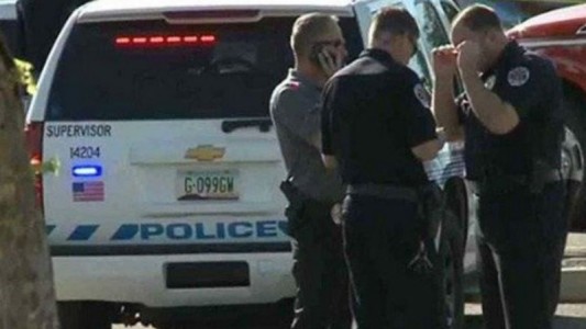 La policía de Texas mató a un hombre armado que tomó rehenes en un supermercado