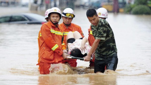 China: son más de 400 mil los evacuados por la inundación