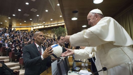 Tras los cruces con Scholas, el Papa suspendió el Partido por la Paz de La Plata