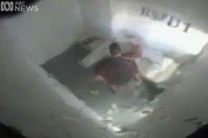 Video aterrador: torturas y golpes en una cárcel para menores de Australia