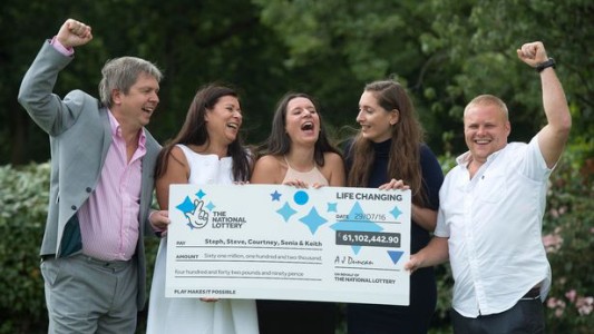 Salió con éxito de una operación por cáncer y decidió jugar a la lotería para festejar:  ganó 72 millones de euros