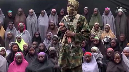 Boko Haram difundió un nuevo video para mostrar que las niñas secuestradas están vivas