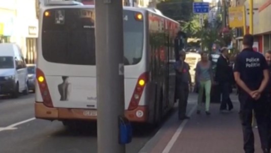 Terror en Alemania: un hombre apuñaló a los pasajeros de un colectivo