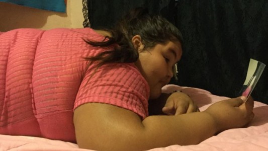 "No puedo parar de comer": el drama de la adolescente de 14 años que pesa 195 kilos