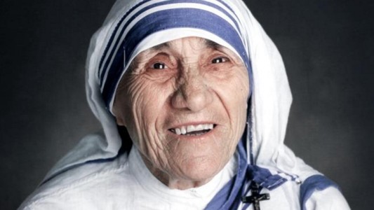 El Papa proclamó santa a la Madre Teresa de Calcuta ante más de cien mil personas