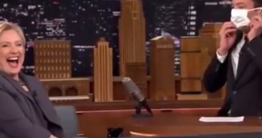 La reacción de Hillary Clinton ante una broma sobre su estado de salud