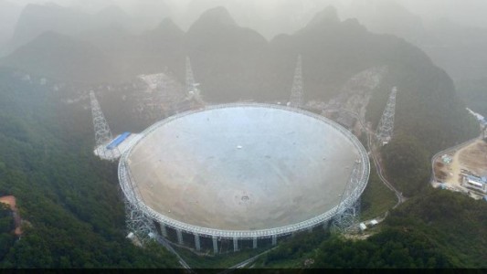 China inauguró el telescopio más grande del mundo para buscar vida extraterrestre
