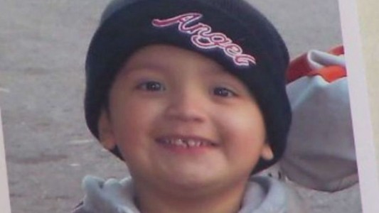 Hallaron muerto a un nene de 11 años al que su madre tuvo encerrado tres años en un armario