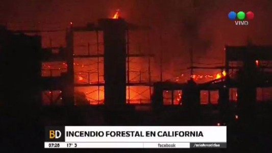 Murió uno de los bomberos que combaten los incendios forestales en California