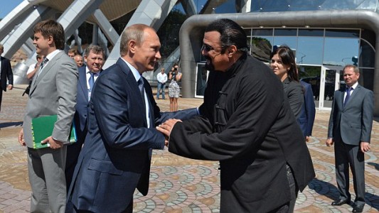 Putin otorga por decreto la ciudadanía rusa al actor estadounidense Steven Seagal