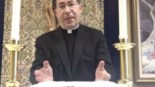 Polémica por cura que usó feto de bebé abortado en video de apoyo a Donald Trump