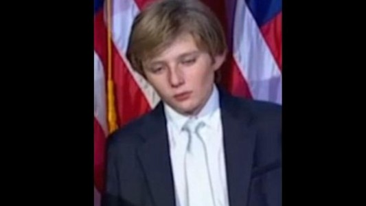 El hijo de Trump casi se queda dormido en medio del discurso