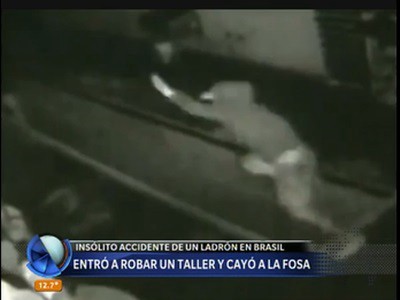 Entró a robar a un taller y cayó en la fosa