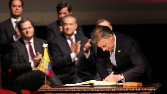 El gobierno de Colombia y las FARC firmaron el nuevo acuerdo de paz