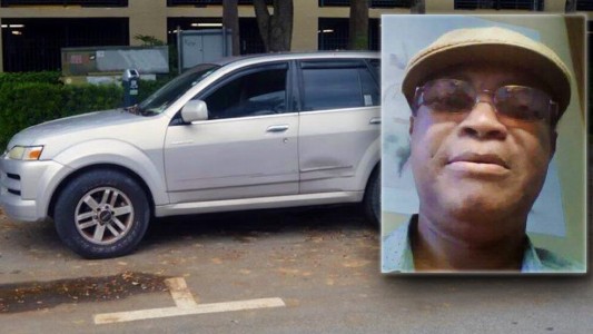 Le hicieron varias multas por mal estacionamiento y estaba muerto en el auto hacía cuatro días