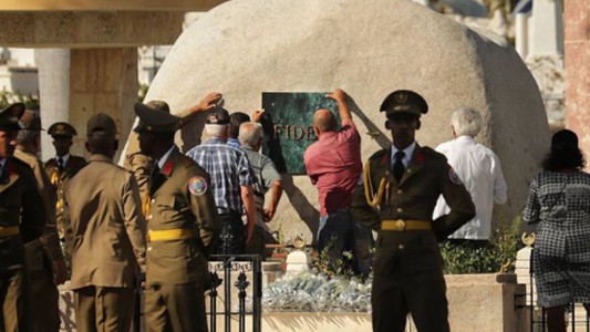 Las cenizas de Fidel Castro ya están en Santiago de Cuba