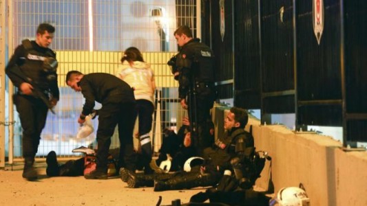 Explosiones cerca de un estadio de fútbol en Estambul: al menos 13 muertos