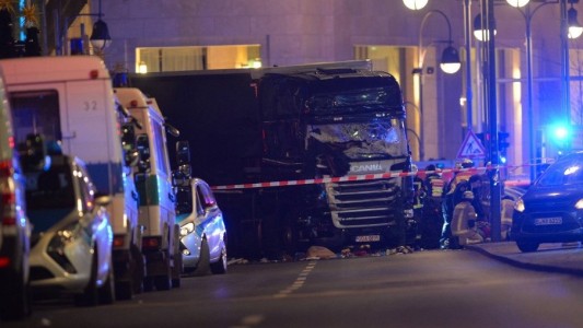 Un camión atropelló a varias personas en un mercado de Navidad en Berlín