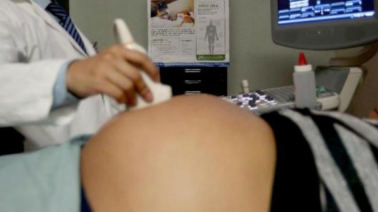 Mujer de 67 años dio a luz a su nieta mediante gestación subrogada
