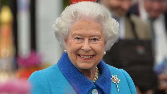 Un guardia de Buckingham Palace casi le dispara a la Reina Isabel de Inglaterra