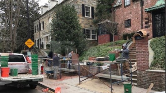 Obama construye un muro alrededor de su nueva casa