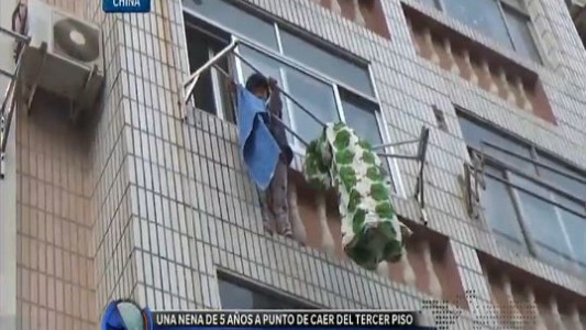 Dramático rescate de una nena en China