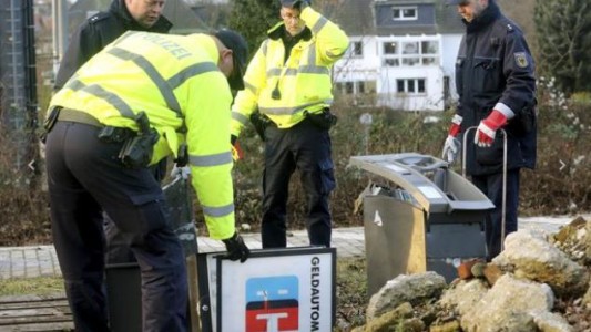 Un tren descarriló tras chocar con un cajero automático en Alemania