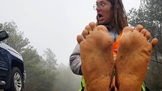 Activista que caminaba descalzo por Estados Unidos murió atropellado por un auto