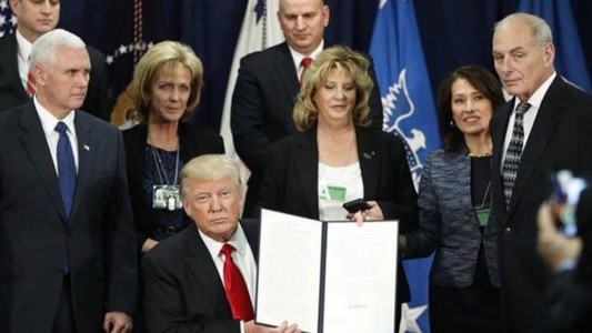 Trump ratificó la construcción del muro con México