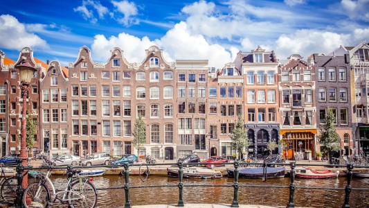 Multan con 297 mil euros a un propietario que alquilaba vía Airbnb en Ámsterdam