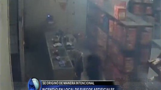 Incendio en un comercio de fuegos artificiales