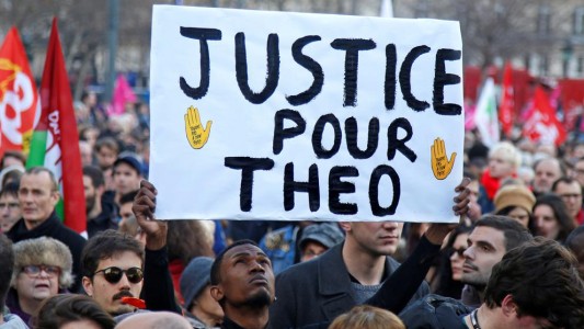 Tensión por un nuevo caso de supuesta violación de un policía a un detenido en Francia