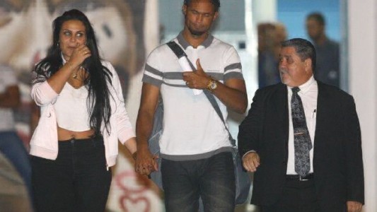 La historia del arquero brasileño que quedó libre tras ser condenado por intentar matar a su pareja