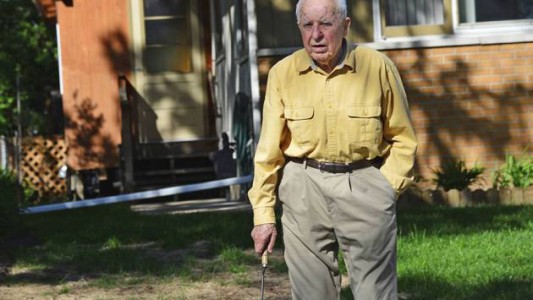 Un carpintero jubilado fue identificado como un terrible comandante nazi