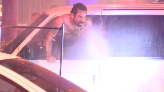 Video: policías salvan a un hombre que intentaba quitarse la vida y luego lo matan de un disparo