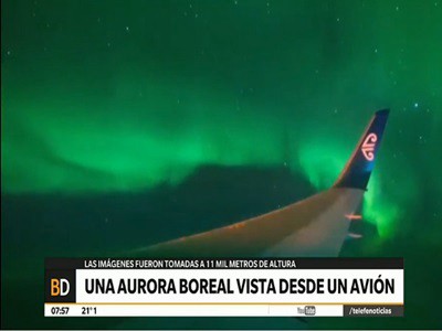 Imágenes de una aurora boreal tomadas desde un avión